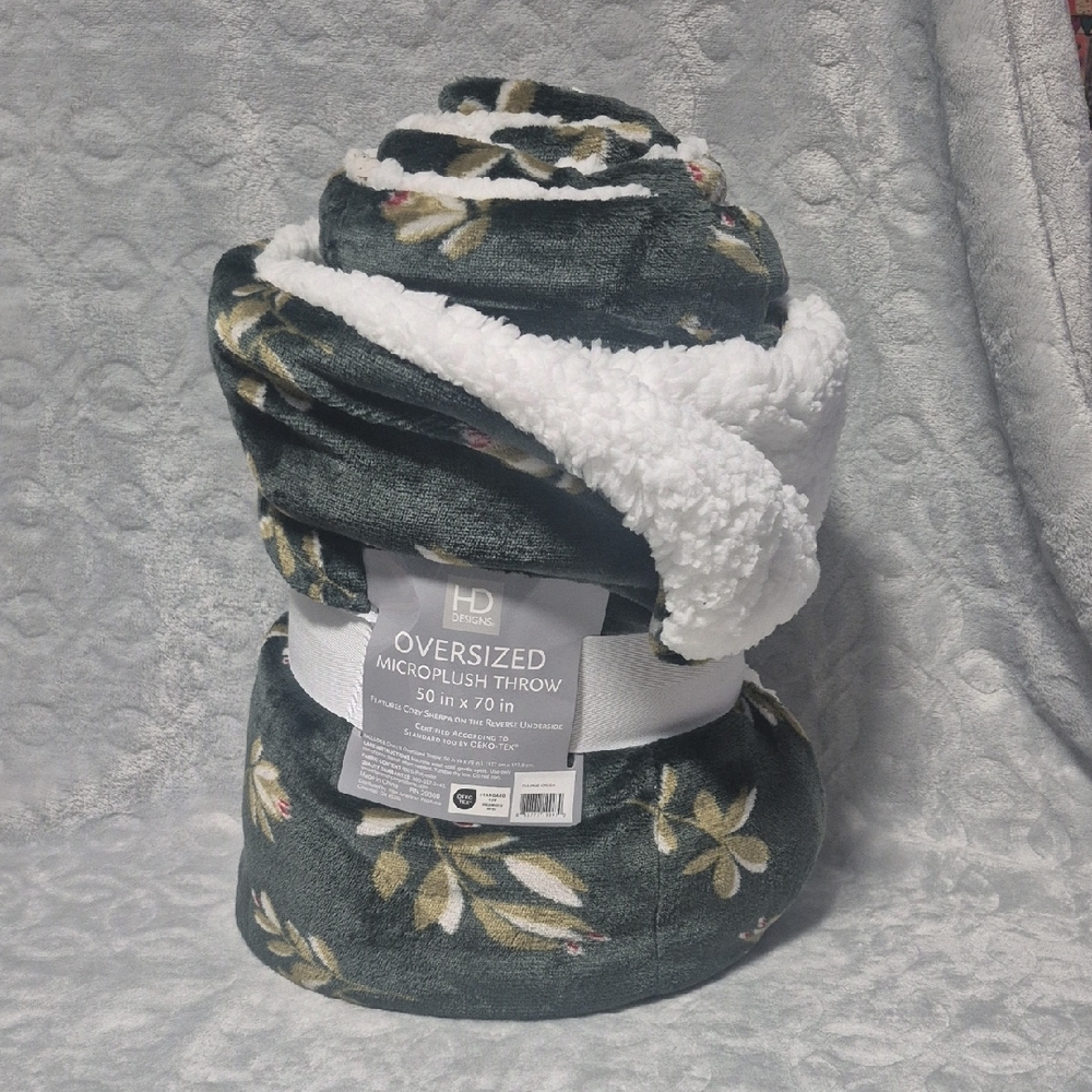 HD Designs Oversized Microplush Throw - Green and White 50" X 70"